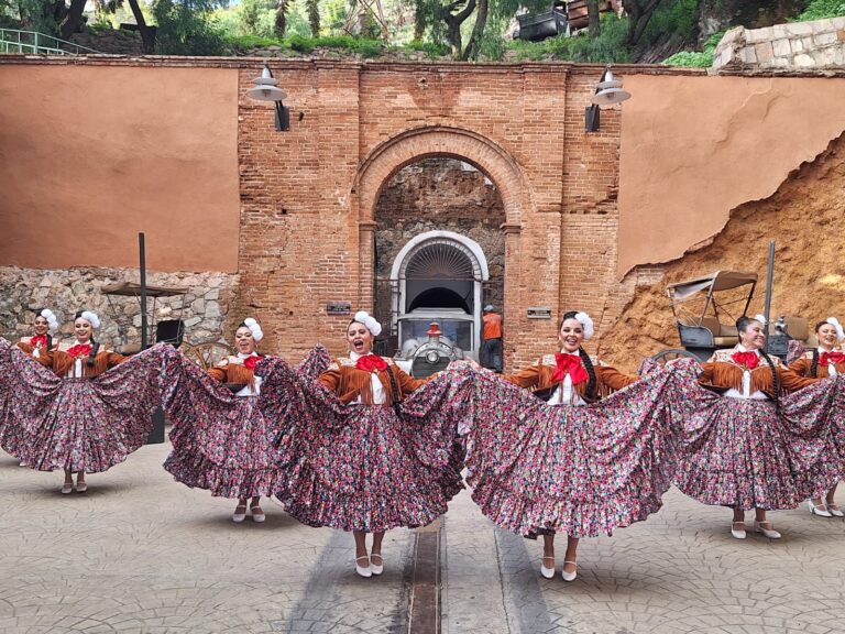 Recibe la Mina El Edén el festival del folclor
