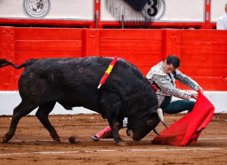 Roca Rey abre la Puerta Grande en Santander