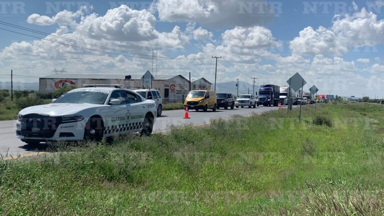 Se involucran camioneta y camión quinta rueda en accidente vehicular