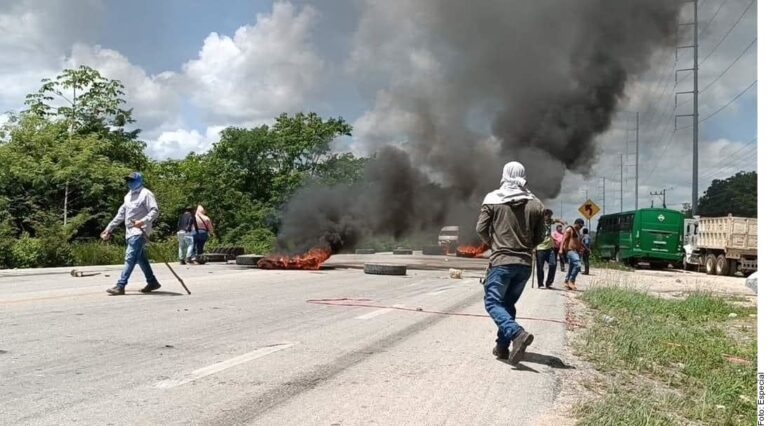 Desata desalojo bloqueo y trifulca en Tulum