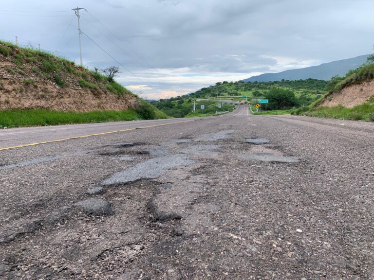 En pésimas condiciones, carretera a Guadalajara