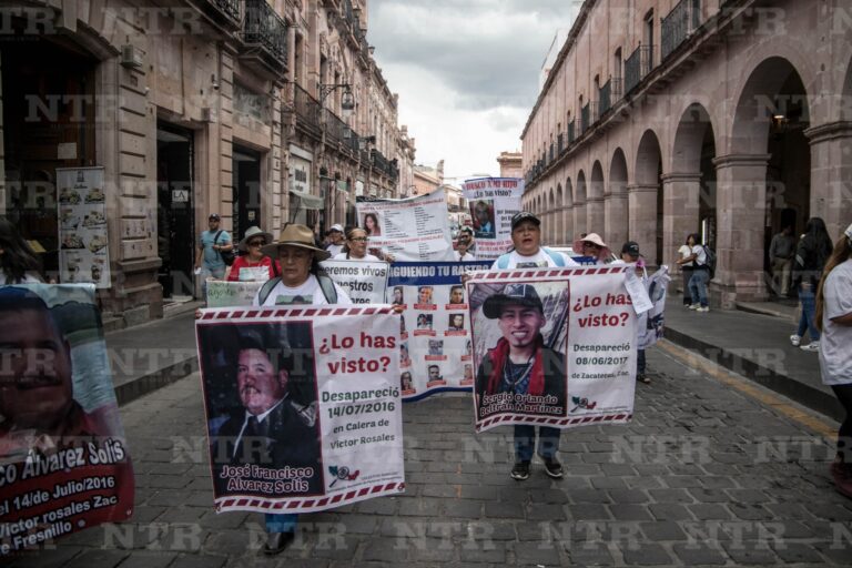 Se manifiestan en Centro Histórico por personas desaparecidas