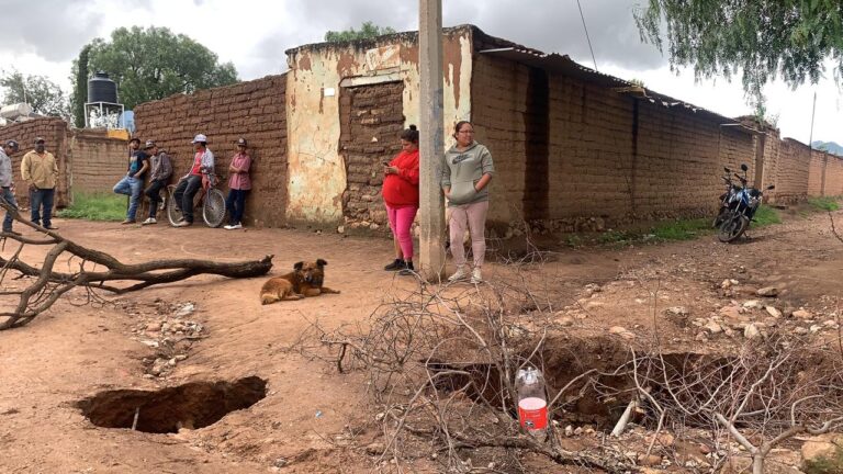 Sin dictamen, queja por socavón