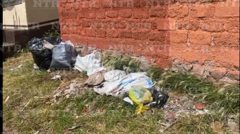 Abandonan basura en Lomas de Bracho