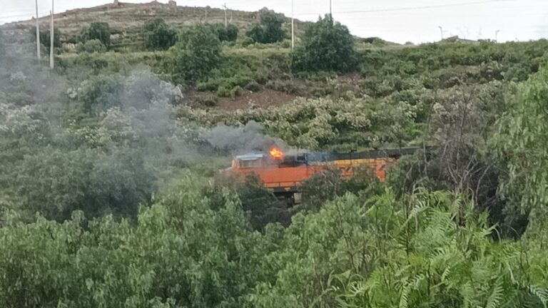 Atiende PC incendio de locomotora