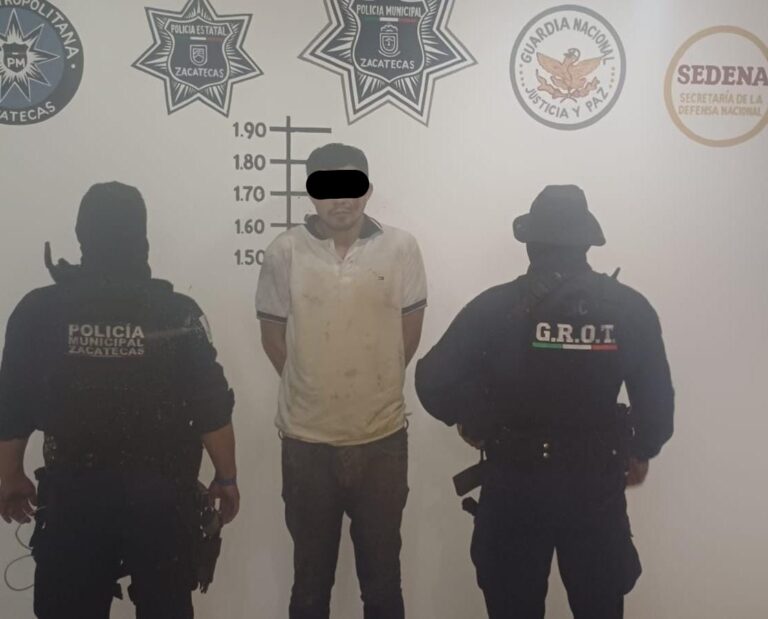 Detienen a dos hombres tras agresión a policías