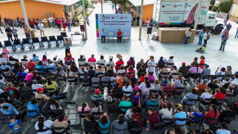 Entregan apoyos a familias fresnillenses