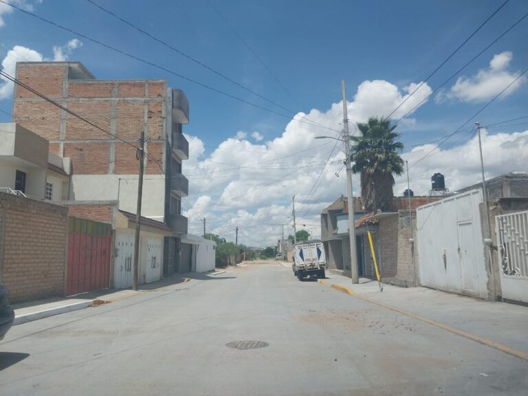 Incumple gobierno con instalación de luminarias