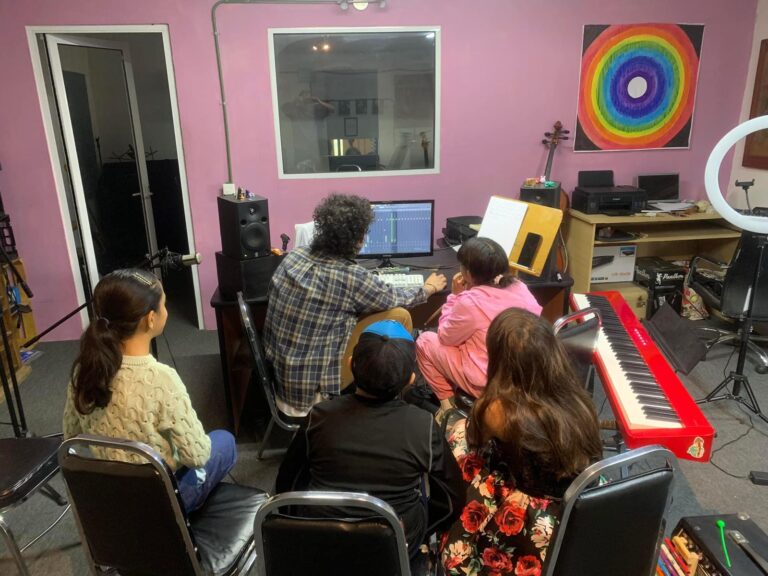 Invitan al curso de musicoterapia