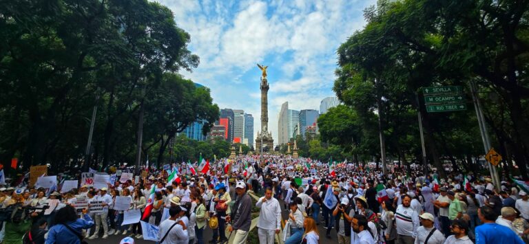 Marchan universitarios contra la reforma judicial
