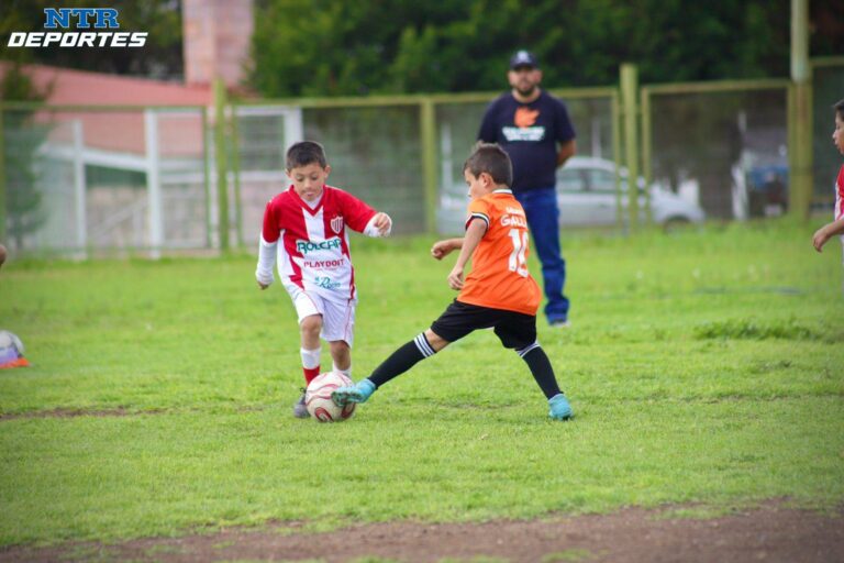 Necaxa aplasta a Galloz
