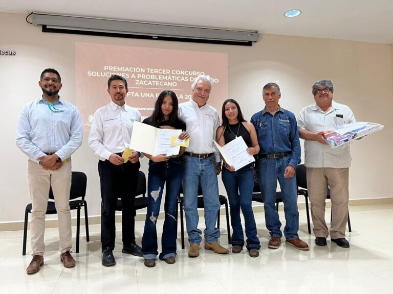 Premian a ganadores de Adopta una Parcela
