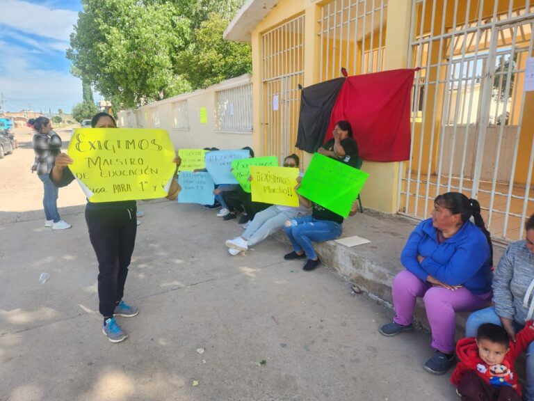 Toman primaria; exigen maestros