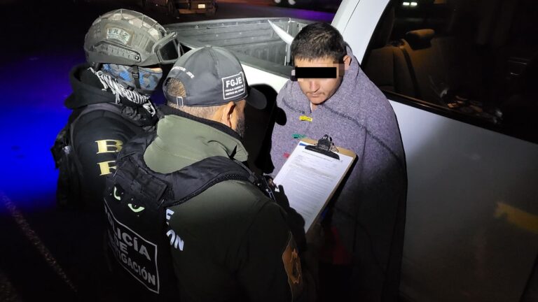 Detienen a hombre con 300 kilos de marihuana