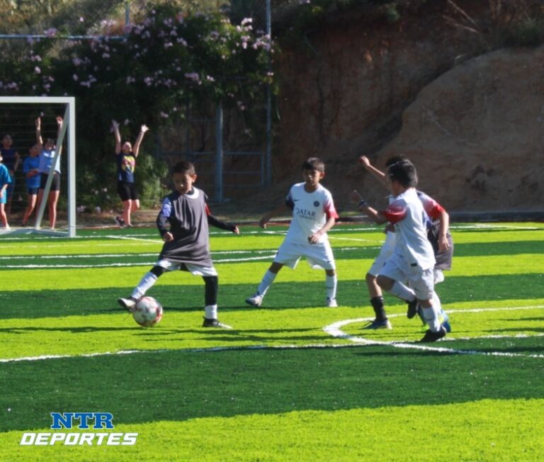 Inauguran cancha deportiva en el IEZ
