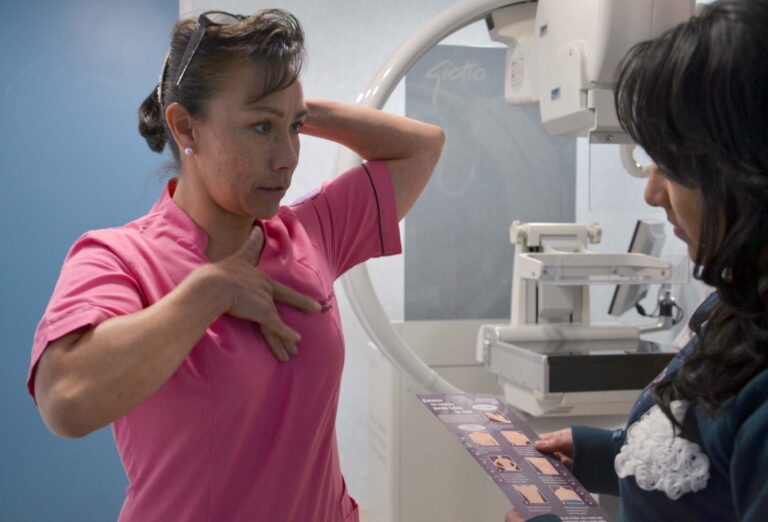 Incrementa detección tardía de cáncer de mama