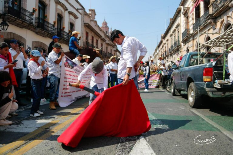 Isaac Fonseca, solidario con Ángeles Taurinos