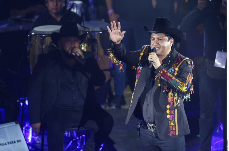 Anuncia Julión fecha de regreso a EU