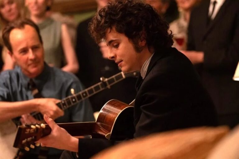 Canta Timothée Chalamet 40 rolas de Bob Dylan en su biopic