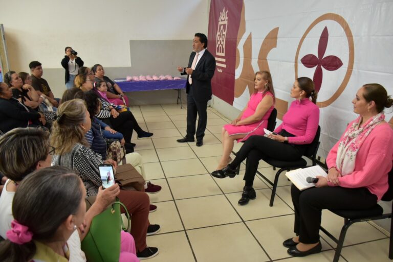 Entregan brasieres ortopédicos a sobrevivientes del cáncer de mama