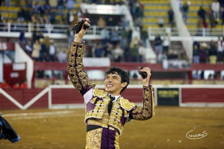 Joselito e Isaac, a hombros en Morelia