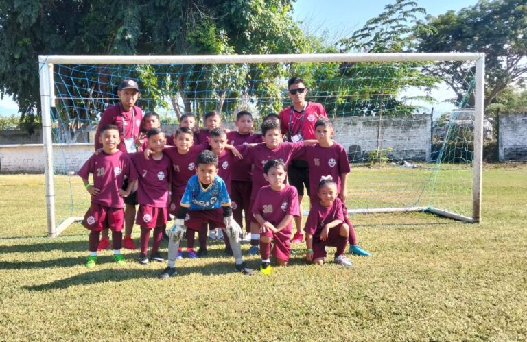 Mineros Cielito Lindo debutan con goleada