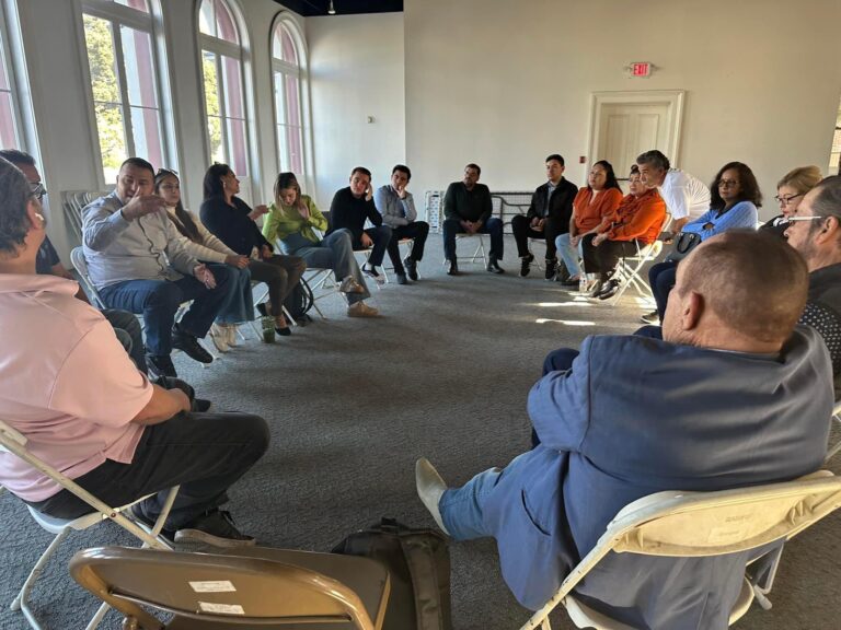 Se reúnen diputados zacatecanos con migrantes en Los Ángeles