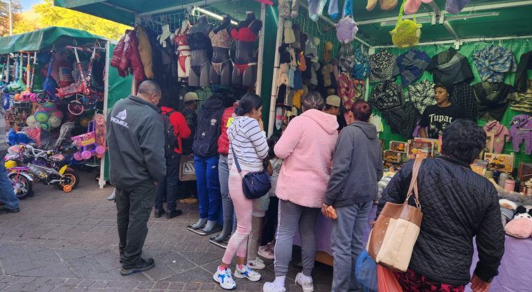 Se quejan de instalación de ambulantes en carretera