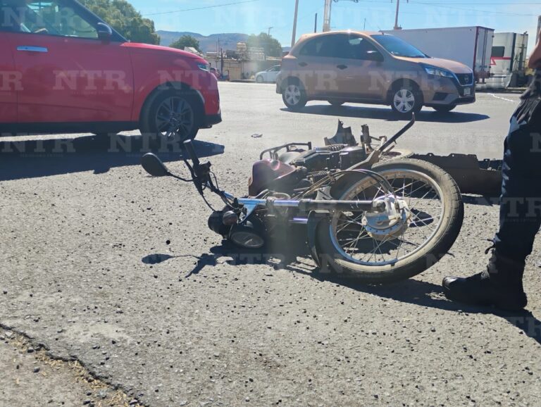 Sufre motociclista lesiones tras choque en crucero de San Fernando