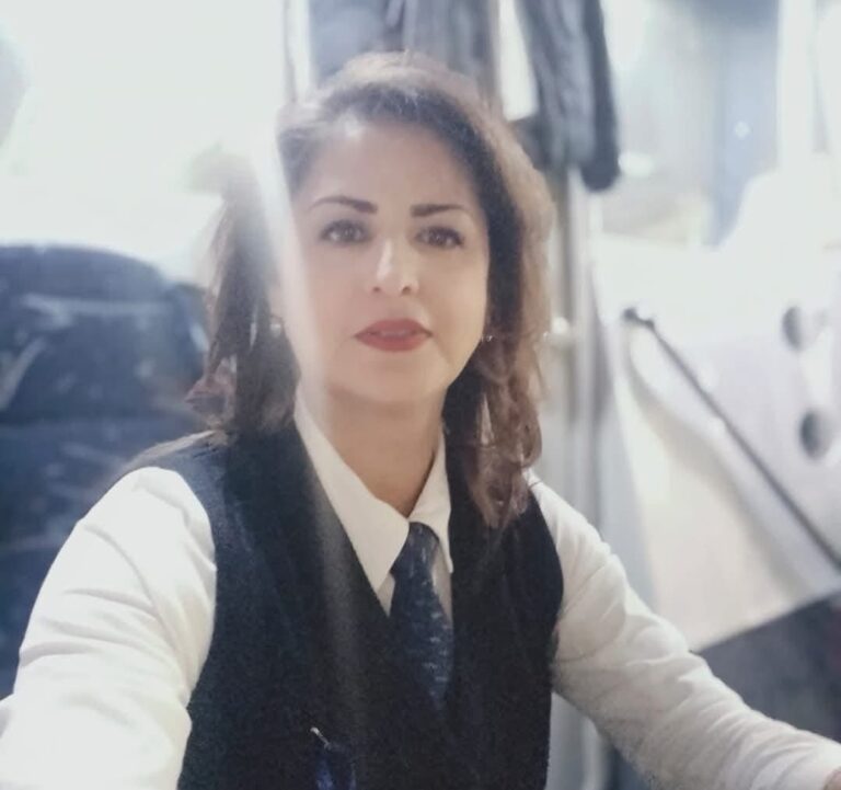 Ana María, primera mujer operadora de línea Ómnibus