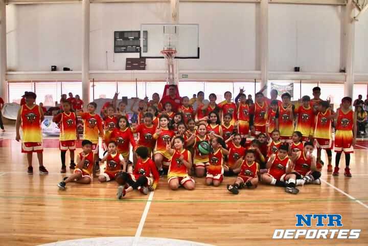 Celebra escuela Diablos de baloncesto dos años de formar talentos