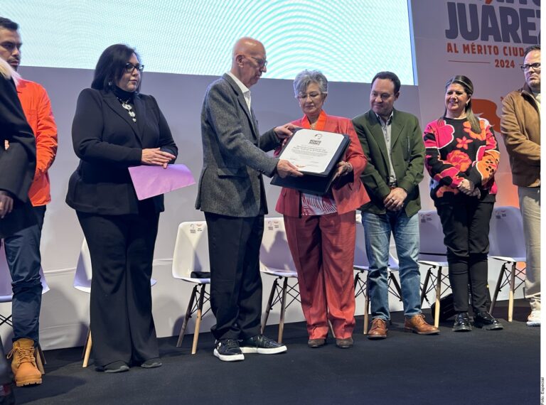 Da MC medalla a vocera de trabajadores del PJ