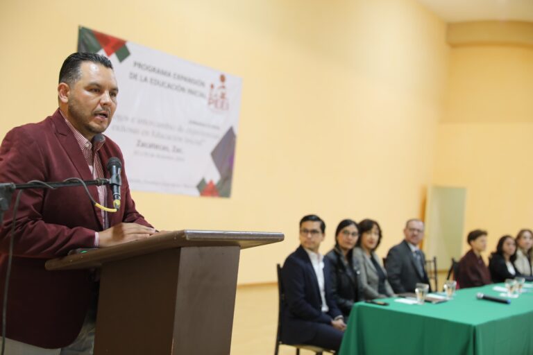 Imparten conferencias “Diálogos e intercambio de experiencias exitosas en educación inicial”