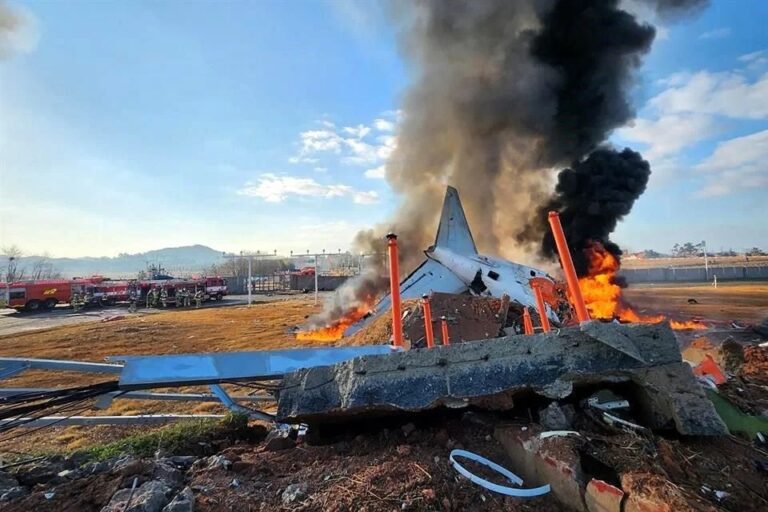 Mueren 179 en avionazo en Corea del Sur