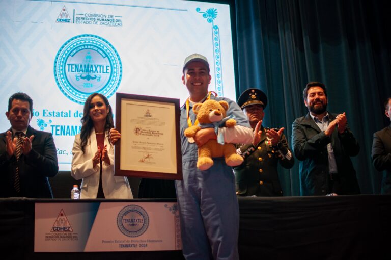 Otorgan premio estatal de Derechos Humanos