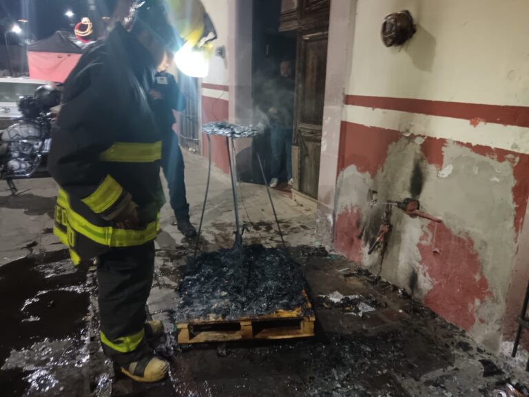 Se incendia adorno de Navidad en Guadalupe