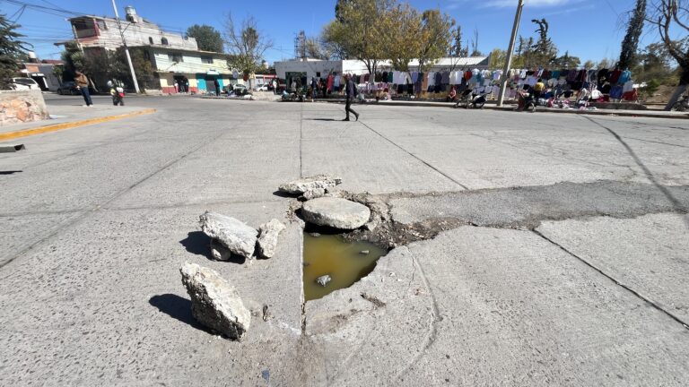 Corren aguas negras por la Pancho Villa