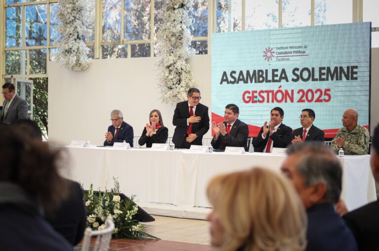 Designan nueva presidenta del Colegio de Contadores