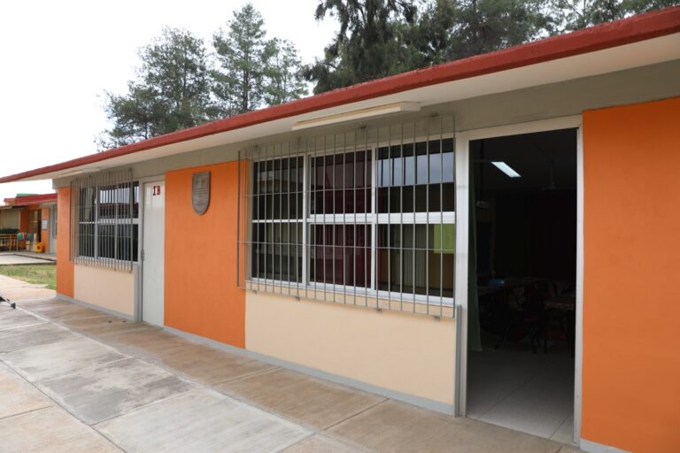 Destacan inversión millonaria en escuelas
