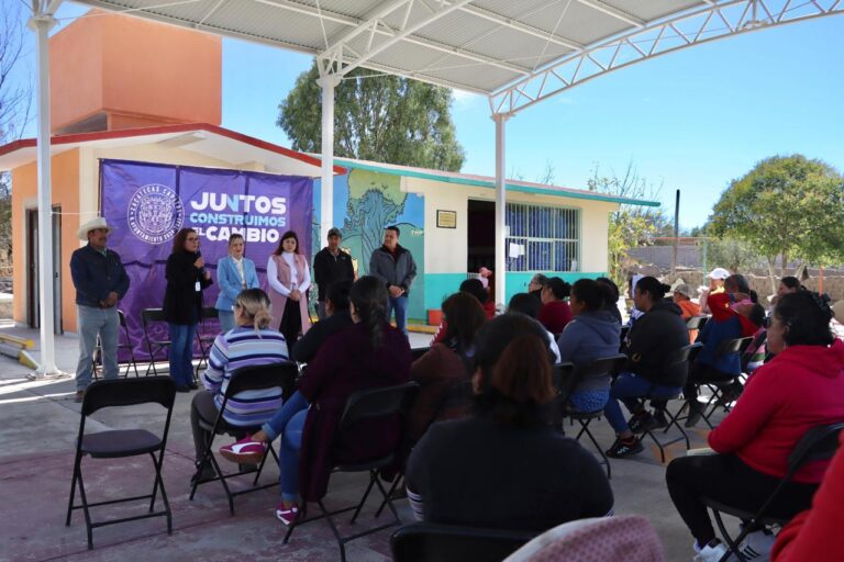 Entrega DIF Capital apoyos alimentarios