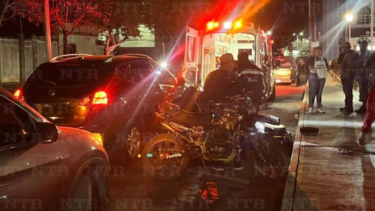 Chocan camioneta y moto en Fresnillo