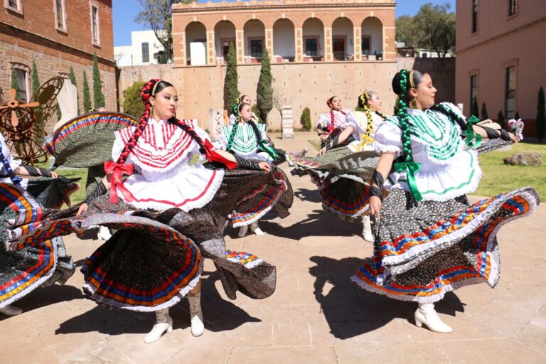 Presenta IZC nuevos talleres artísticos en el CEART