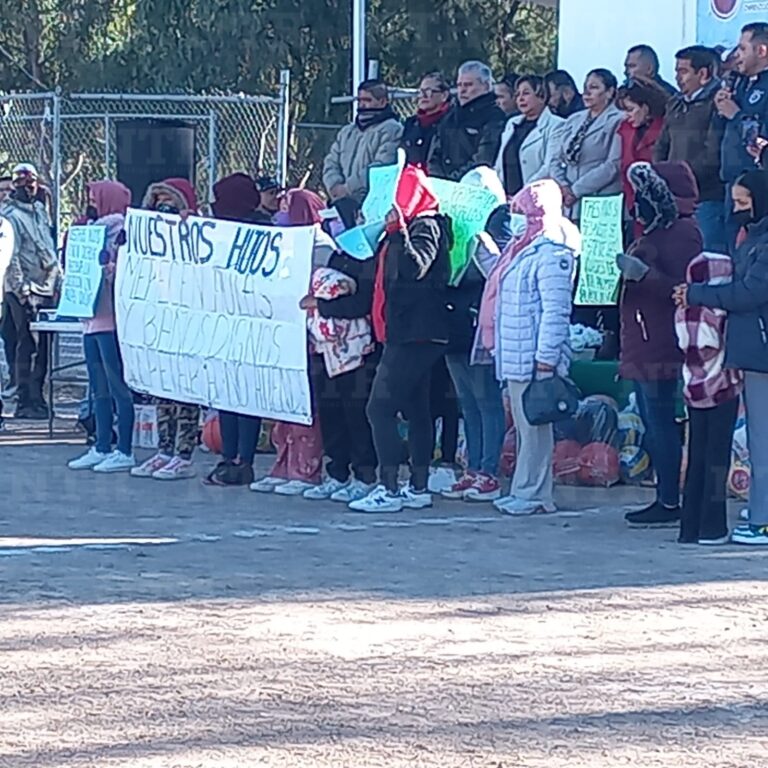 Logran padres acuerdo para rehabilitar primaria en Pinos