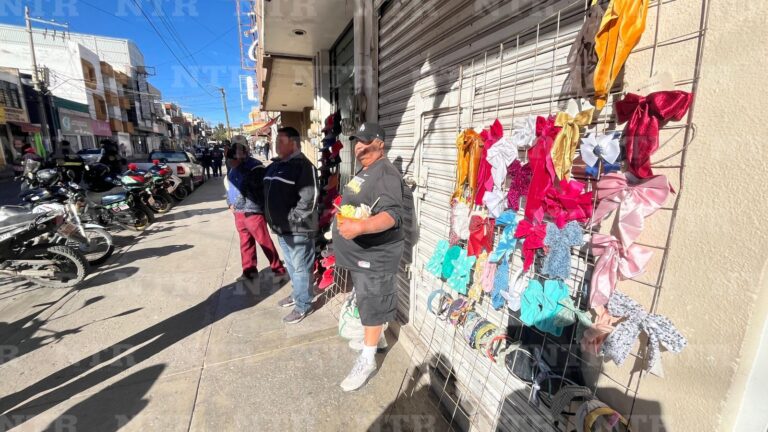 Se manifiestan comerciantes por desalojarlos del centro