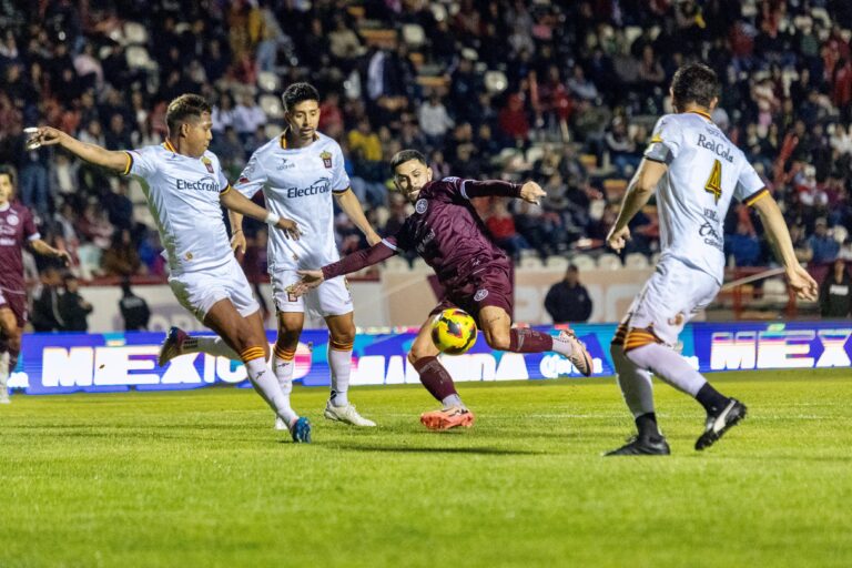 Se viste de héroe Leo Durán ante Leones Negros