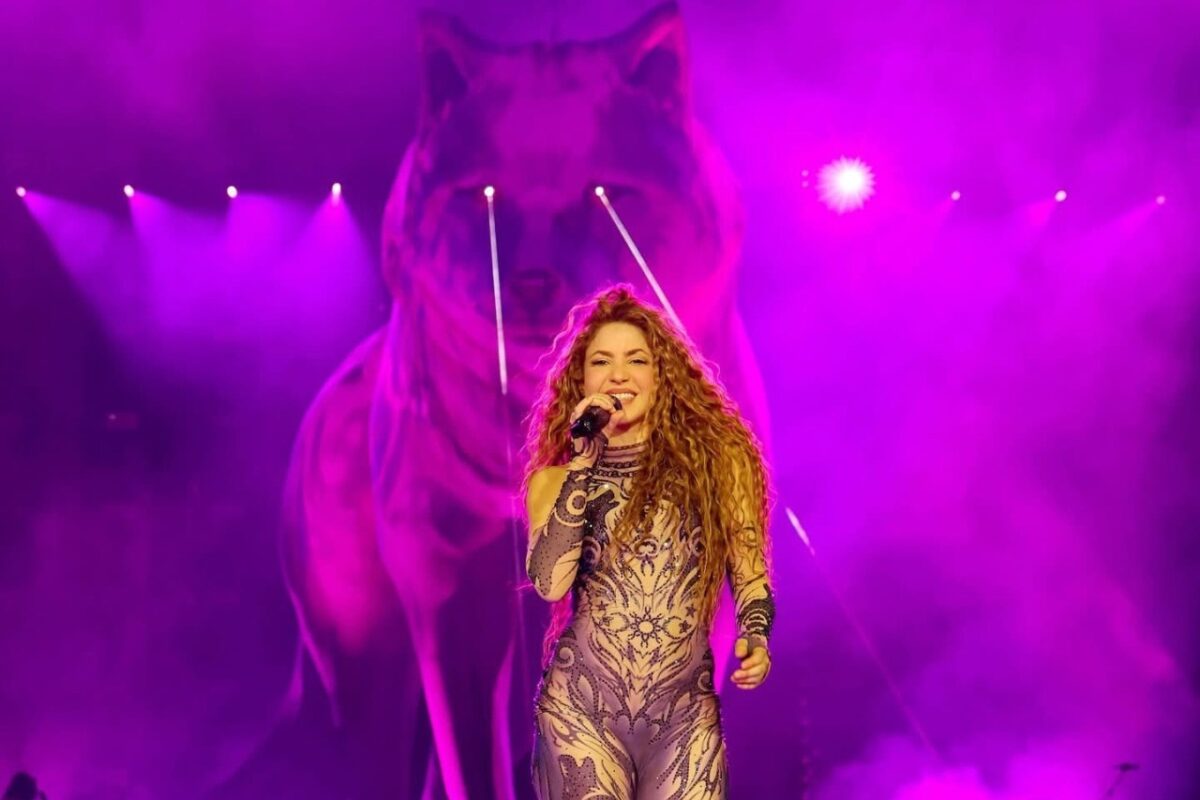 Entra Shakira a urgencias por cuadro abdominal; cancela show - NTR