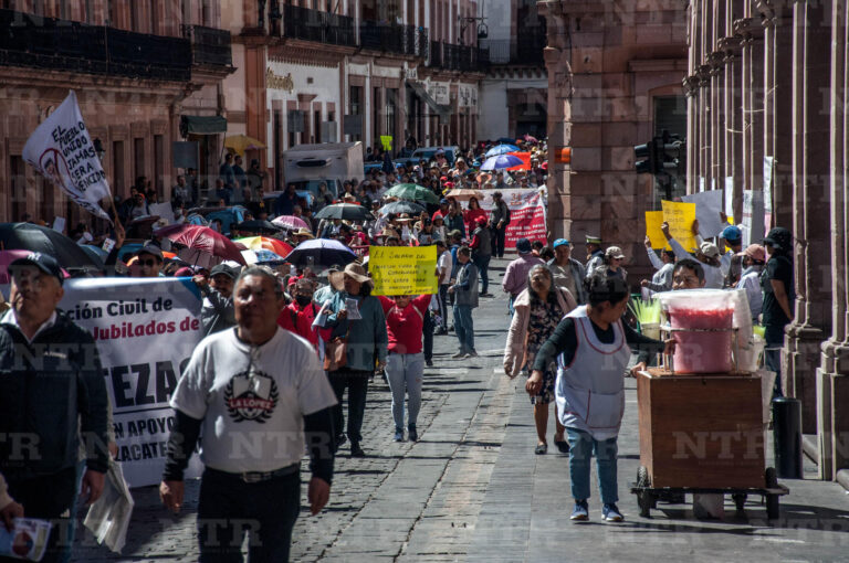 Ley contra calumnia docente, prioridad en magisterio local