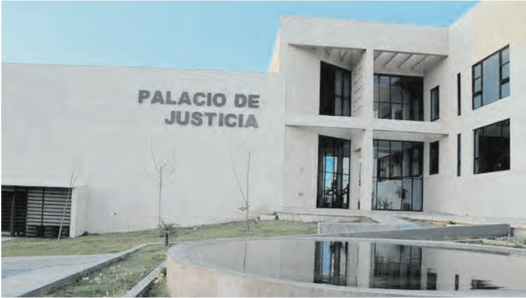 Palomean a familiares y funcionarios