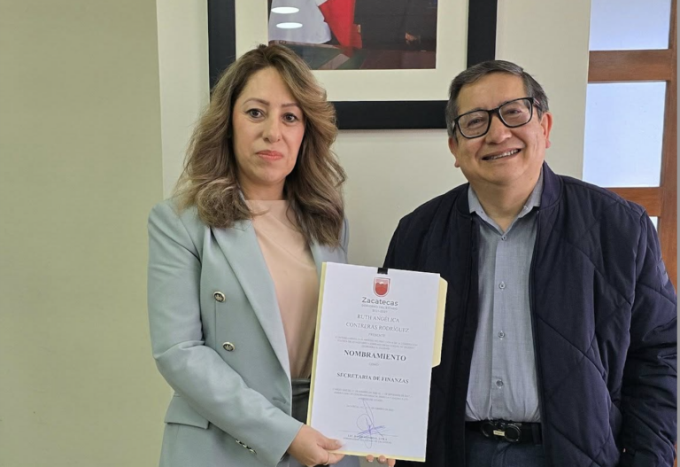 Renuncia Olivares; Contreras a Sefin