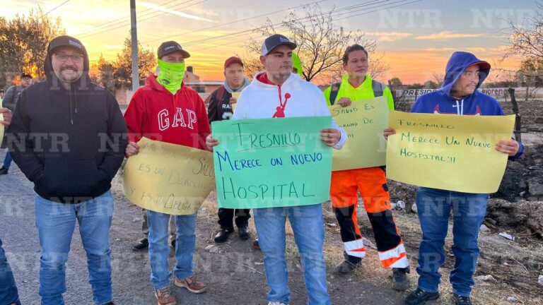 Toman mineros carretera federal 45; exigen nuevo hospital